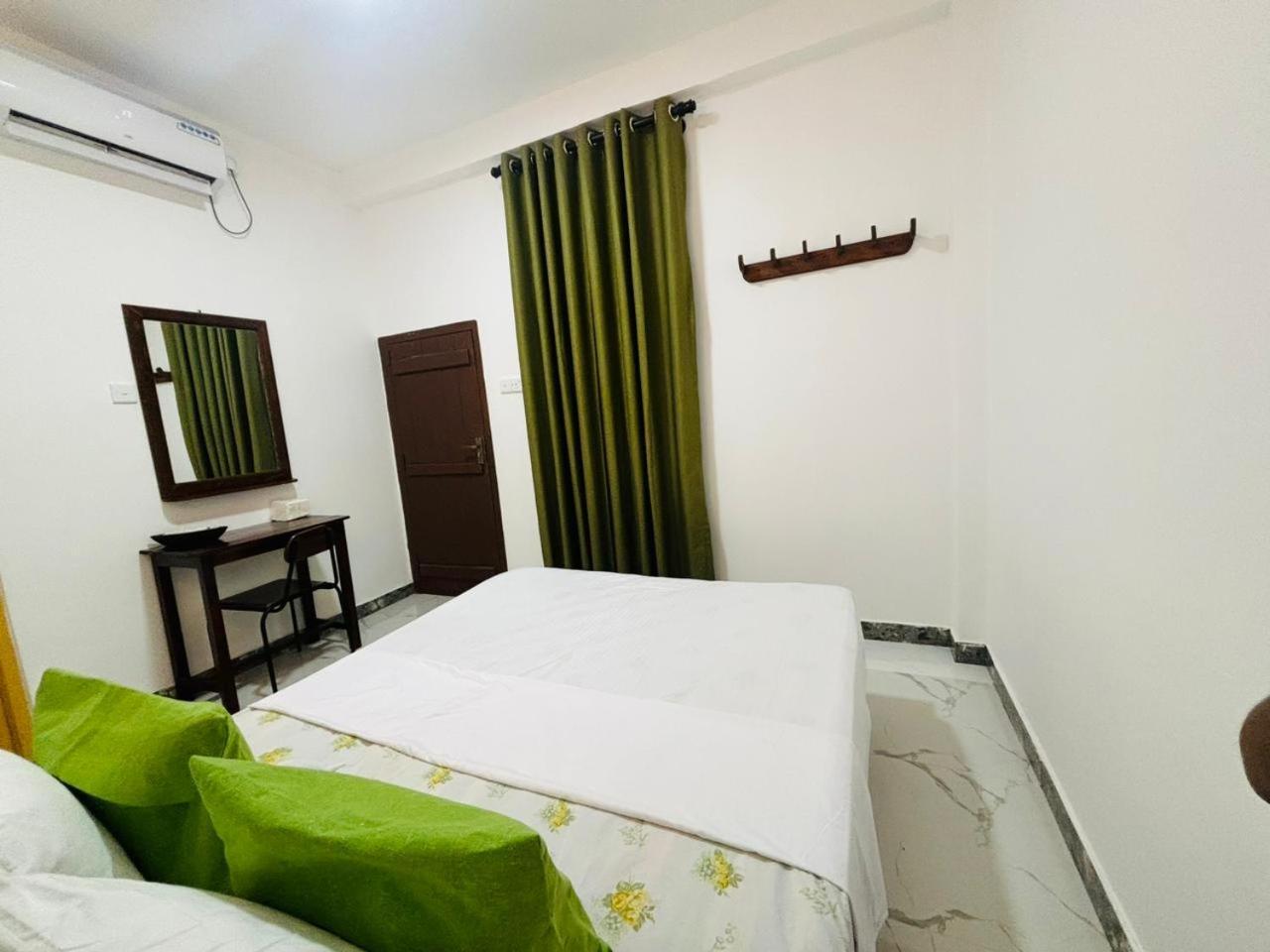 Jaya Villa - Near Airport Negombo Exteriör bild