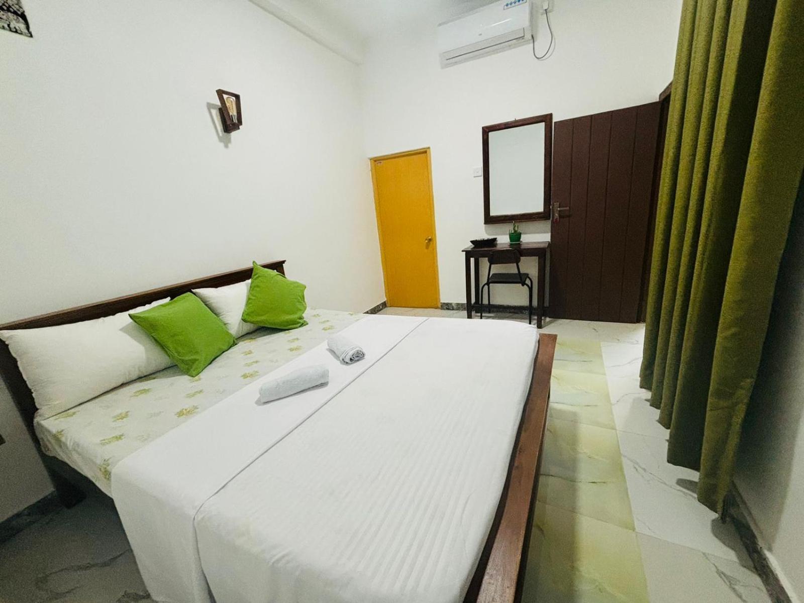 Jaya Villa - Near Airport Negombo Exteriör bild